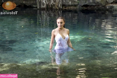 Angelique Boyer [ angelique-boyer ] - Upskirt view