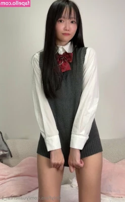 yuahentai_1 [ yuahentai-1-4 ] - Over here deciding what I wanna do here with this site