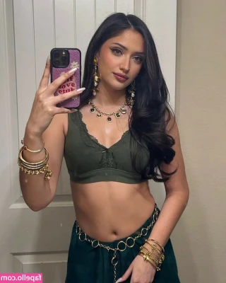Nuvpreetkaur - Who wanna spend some time with me today? First 5 person to tip will