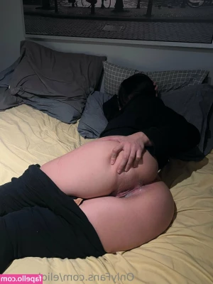 eliolunaxxx - Who doesn't love being face down ass up? 🤤🤤   Before I get hate