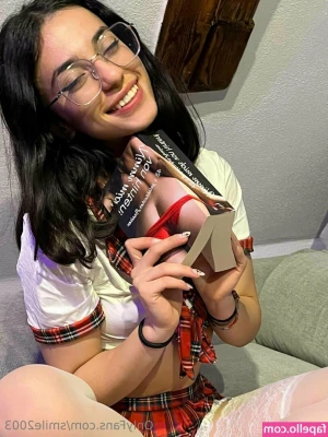 smile2003 - Big booty shaking 🥵
