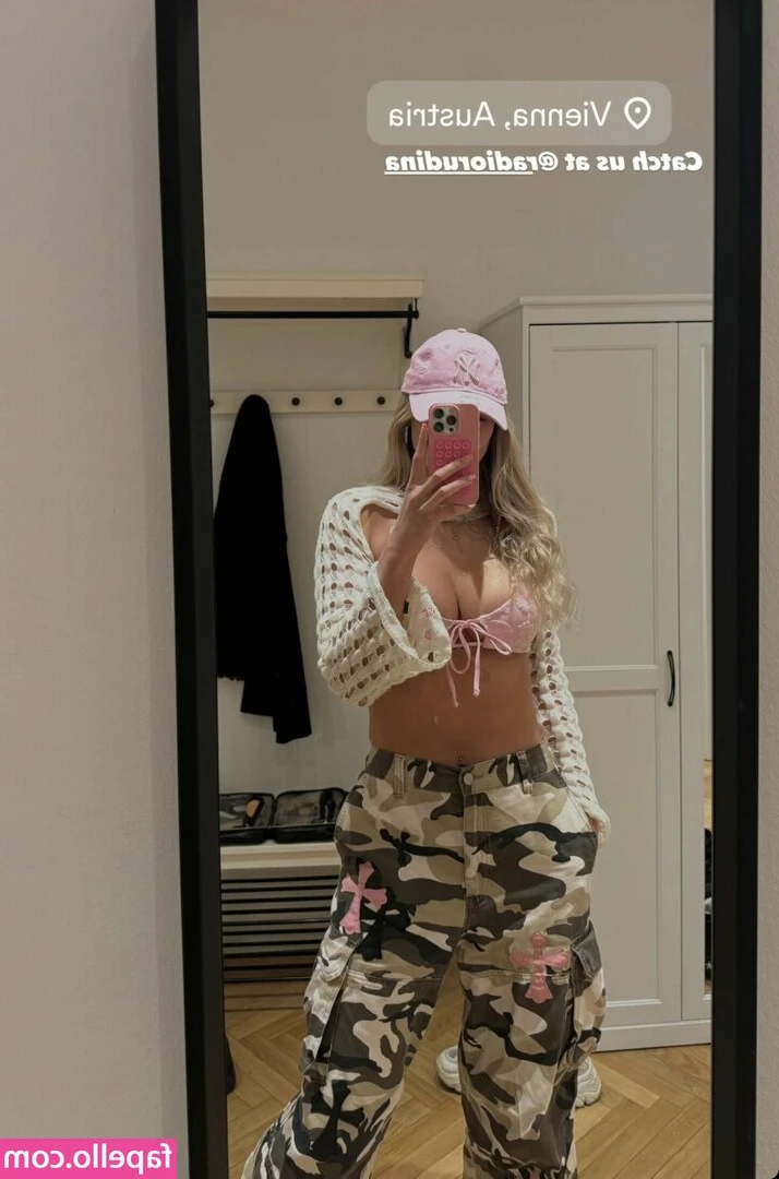 Caro Konrad [ caro-konrad ] - Dildo Made My Mouth Watery
