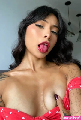 niacakess - I'M WET AS FUCK RIGHT NOW 🐱 💦 I sent you a super sexy surprise