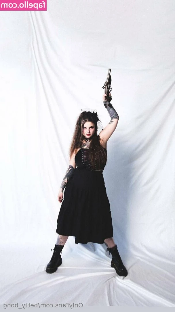 betty_bong [ betty-bong ] - θα με απέλυες?😝
