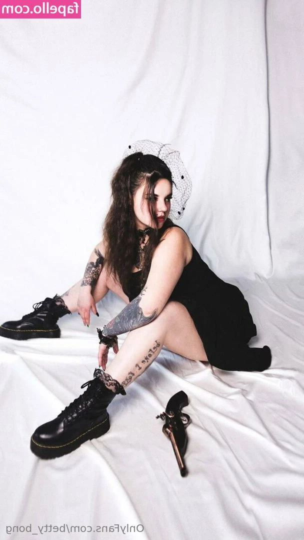 betty_bong [ betty-bong ] - Just got some bad health news about my mom and while I won’t have