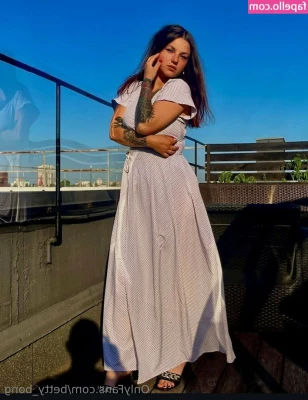 betty_bong [ betty-bong ] - Want me for dinner?? I am the FULL SNACK 😜 We can have so much fun
