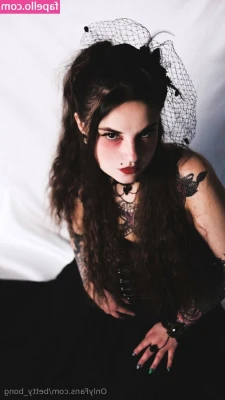 betty_bong [ betty-bong ] - My asshole needs that cock Daddy 😈🥵