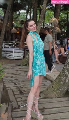 Loserfruit - Stretchy stretchy  should I do it naked    I love stretching my legs