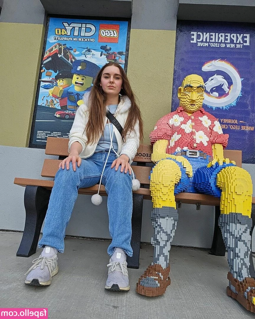 Loserfruit - Another extra teaser from my Yoko Cameltoe folder. For those of you