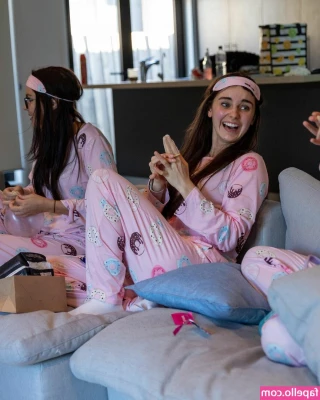 Loserfruit - Titty Tuesday pic bundle 10 Titty pics for $8!🙌🏻 😍