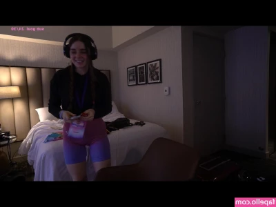 Loserfruit - 2 softcore shoots, 1 w/out mask 2 not so softcore foot shoots, w/ 50