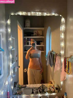 roxannaredfoot - FULLY UNCENSORED UN-BLURRED NUDE MEGA PHOTO SET IN YOUR DMs!