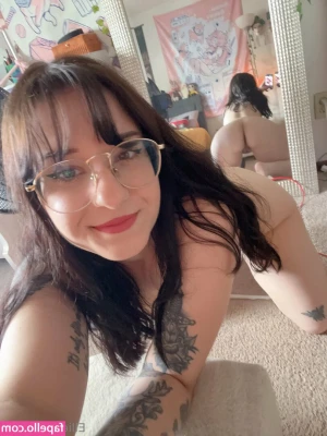 EllieGamerGal - Spread booty cheeks 🍑 it's lunch time 🥵