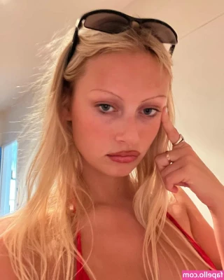 Lois Saunders [ lois-saunders ] - Good morning! Want some custom, special content? DM me asap while i'm