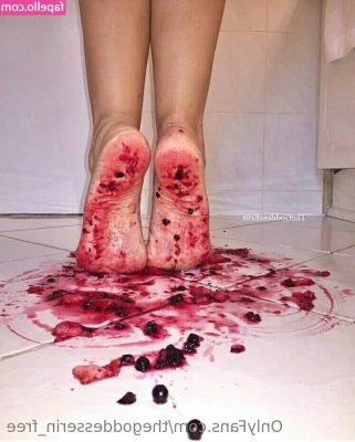 thegoddesserin_free [ thegoddesserin-free ] - Solbadning kan foregå på mange måder 😍