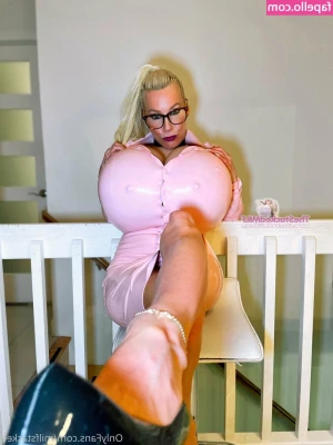 thebustysasha - Feeling playful 🐾🍑💦