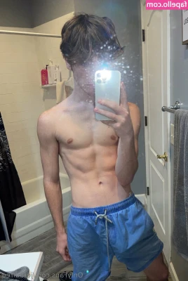 jeradfree - Who wants to see me oil up my man hole and stick my fingers in?