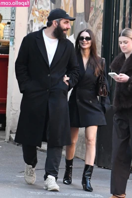 Emily Ratajkowski [ emily-ratajkowski ] - Hubby was in the perfect position to see me cum all over @drestrong
