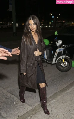 Emily Ratajkowski [ emily-ratajkowski ] - The only pie that matters today 🥧