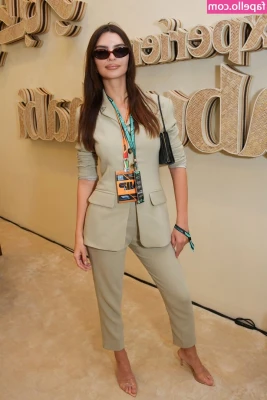 Emily Ratajkowski [ emily-ratajkowski ] - Hey everyone, just a reminder, it would be awesome if you would go to