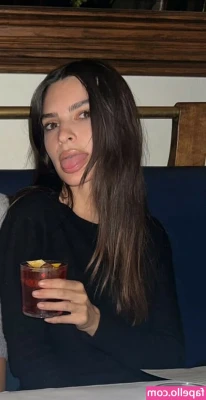 Emily Ratajkowski [ emily-ratajkowski ] - Yhivi and I were finally able to taste each other after literally