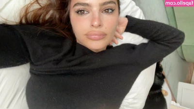 Emily Ratajkowski [ emily-ratajkowski ] - Merry Christmas 🎄 from your favorite reindeer 🦌!