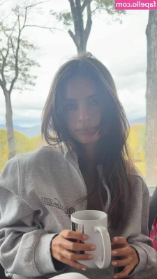 Emily Ratajkowski [ emily-ratajkowski ] - Happy Labor Day! Since we had this extra day off, I decided to treat