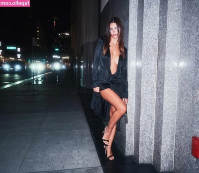 Emily Ratajkowski [ emily-ratajkowski ] - Want to see a magic trick? 😈 tip 10 and watch my bathing suit