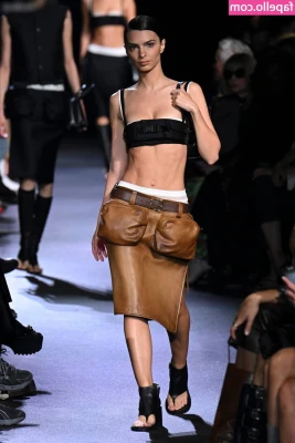 Emily Ratajkowski [ emily-ratajkowski ] - Y'all.. there's a chocolate cake in my fridge.. you know what this
