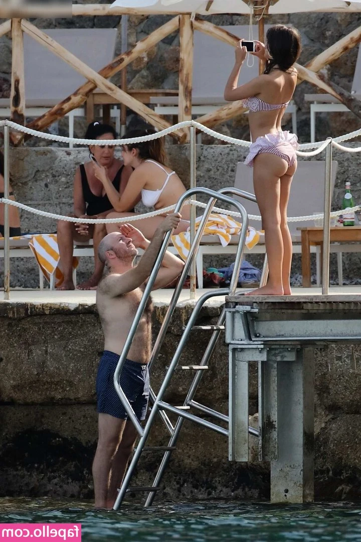 Emily Ratajkowski [ emily-ratajkowski ] - Hehe felt cute today 🥰