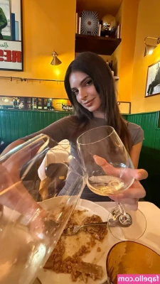 Emily Ratajkowski [ emily-ratajkowski ] - Some sexy dancing ;p