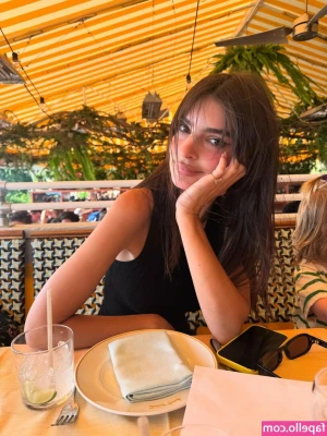 Emily Ratajkowski [ emily-ratajkowski ] - Would you mind if i....