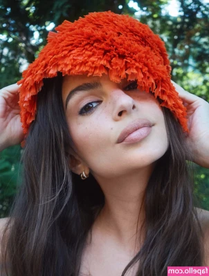 Emily Ratajkowski [ emily-ratajkowski ] - Like seeing pussy in my mouth? Go to @mouthhugz to see more pussy in