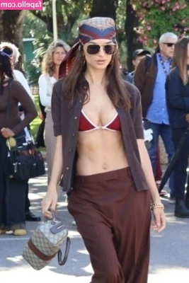 Emily Ratajkowski [ emily-ratajkowski ] - Dancing Puppi on replay while you try to do your work ✨
