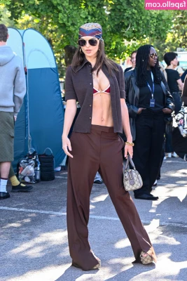 Emily Ratajkowski [ emily-ratajkowski ] - Coffee