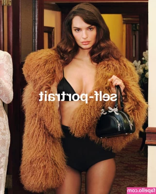 Emily Ratajkowski [ emily-ratajkowski ] - Ven y cómetela toda  que ganas tengo de que me hagas oral papi   que