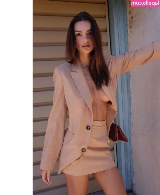 Emily Ratajkowski [ emily-ratajkowski ] - Watch this pool scene  a lot of freaky shit  titty licking and all  
