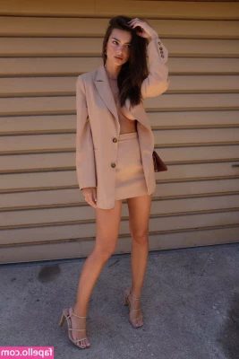 Emily Ratajkowski [ emily-ratajkowski ] - Throwback to my naked