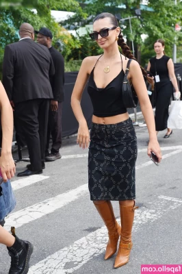 Emily Ratajkowski [ emily-ratajkowski ] - Transparenter weißer body