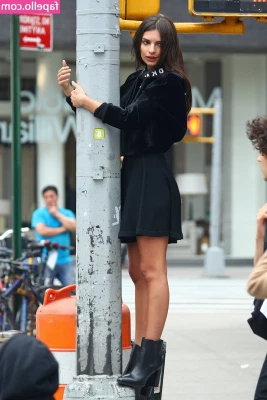 Emily Ratajkowski [ emily-ratajkowski ] - ⚡️Best Caption⚡️ Gets SPECIAL INBOX TREAT