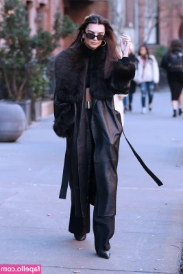 Emily Ratajkowski [ emily-ratajkowski ] - Would love for someone to help me out with this~