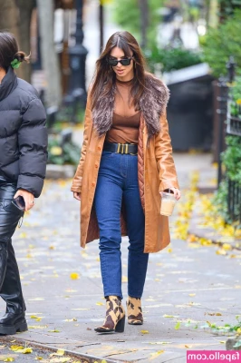 Emily Ratajkowski [ emily-ratajkowski ] - Sometimes you just gotta rub one out. Let me tell you what I like.