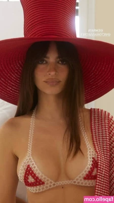 Emily Ratajkowski [ emily-ratajkowski ] - Ups