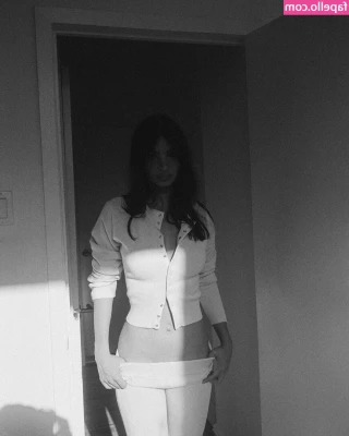 Emily Ratajkowski [ emily-ratajkowski ] - Compilation of December sets   Incase you missed it    good shit in