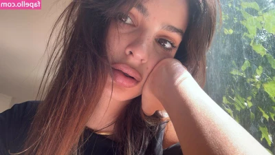 Emily Ratajkowski [ emily-ratajkowski ] - Your present awaits! All you have to do is unwrap it 💕