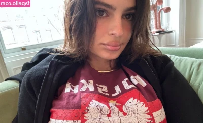 Emily Ratajkowski [ emily-ratajkowski ] - What's your favorite color? 🌈