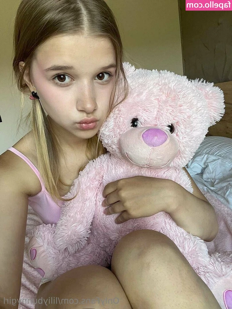 Liliybunnygirl - Now get on your fucking back and let me straddle you, RIGHT NOW! 