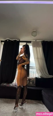 elizabethkaiixo - Took some selfies before I went to bed for this photo set 😇  Also,