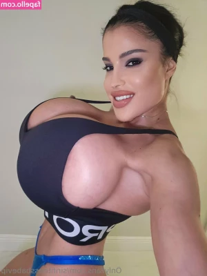 sirifitnessbabevip - Round 3  Just two friends playin around