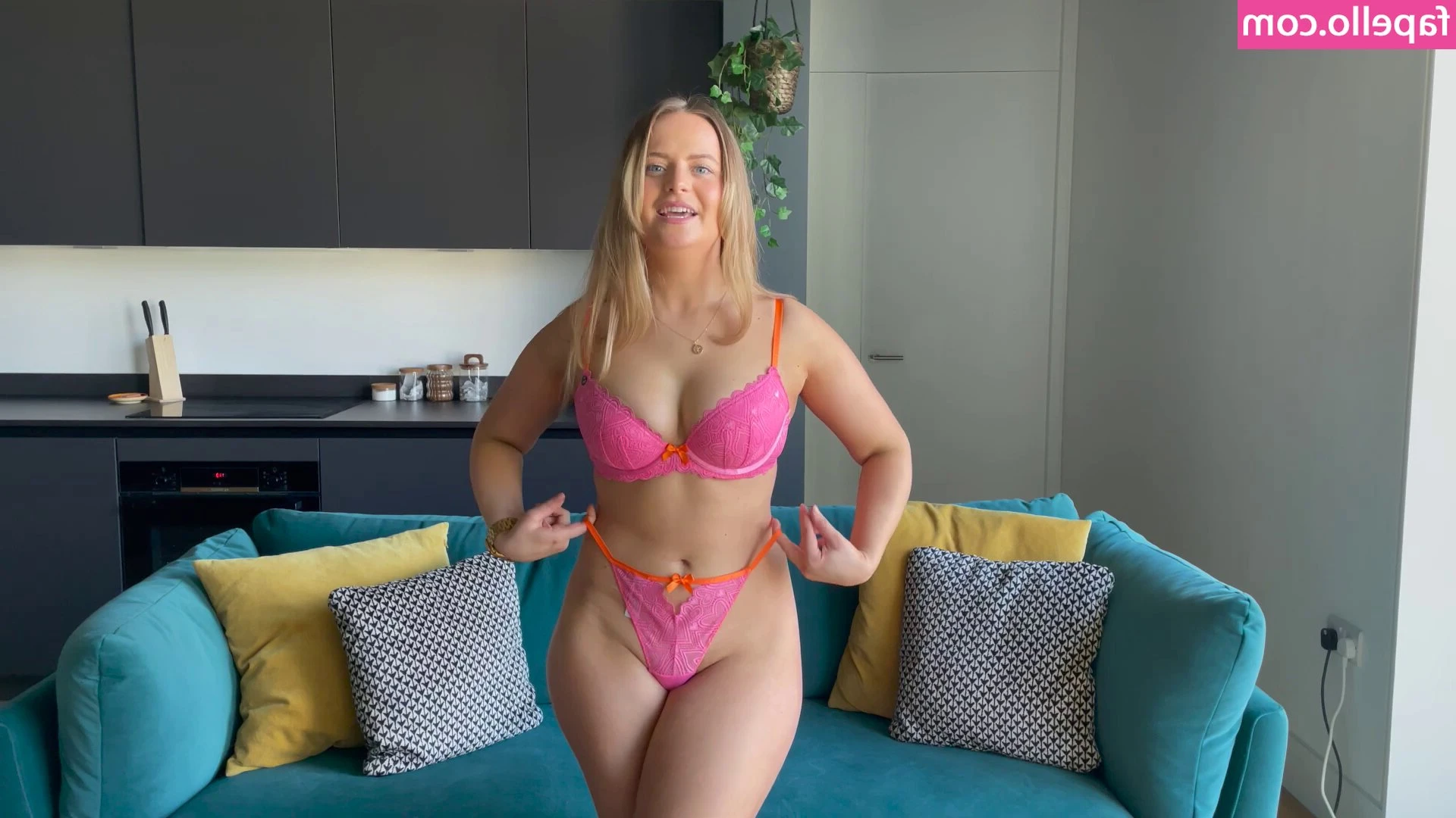 The Girl In Lingerie [ the-girl-in-lingerie ] - Roses are Red ft Ivy Wolfe (part 2)